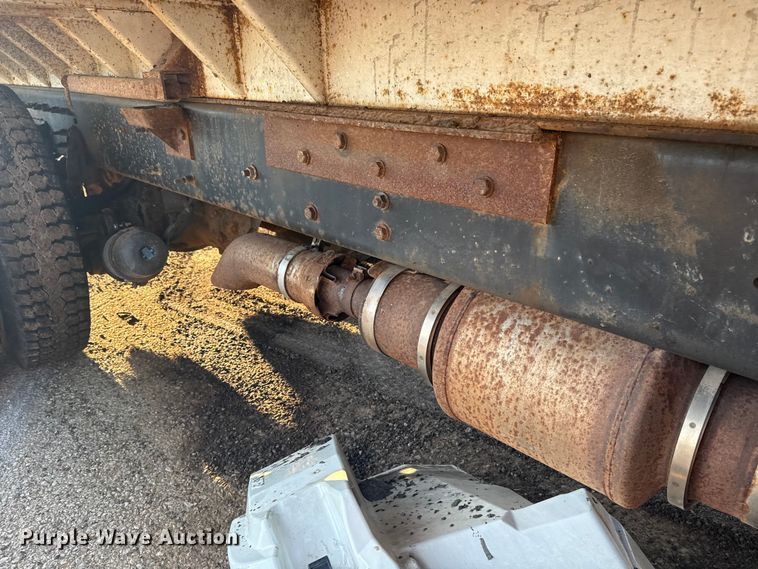 image for item EG8187 2014 International 7400 dump truck