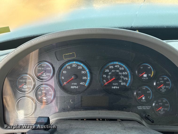 image for item EG8187 2014 International 7400 dump truck