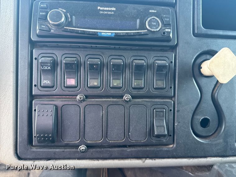 image for item EG8187 2014 International 7400 dump truck