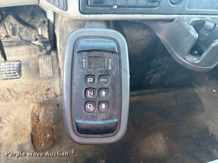 image for item EG8187 2014 International 7400 dump truck