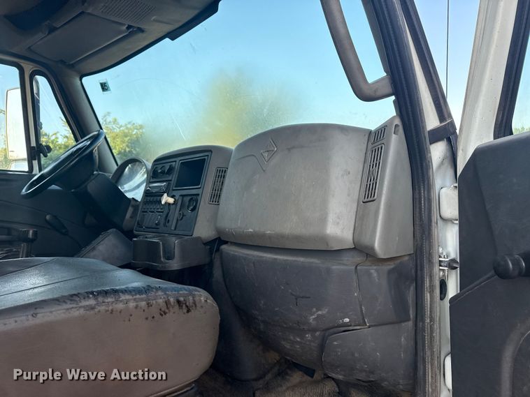 image for item EG8187 2014 International 7400 dump truck