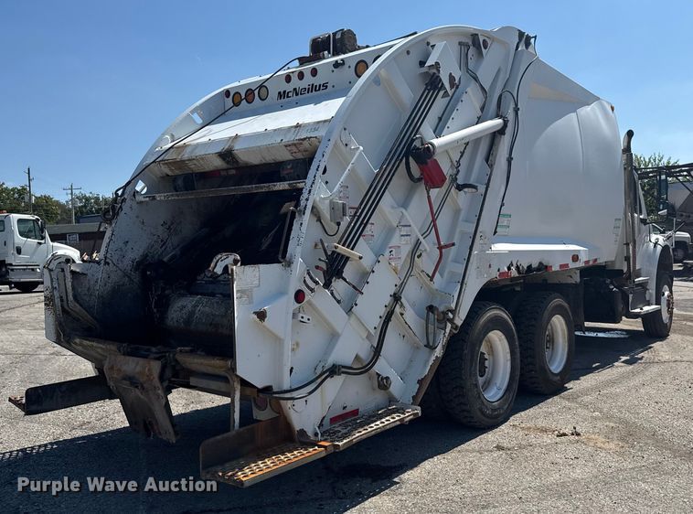 image for item EG8215 2013 Freightliner Business Class M2 refuse truck