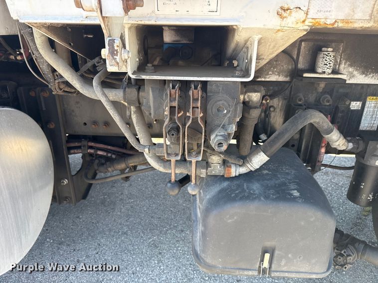 image for item EG8215 2013 Freightliner Business Class M2 refuse truck