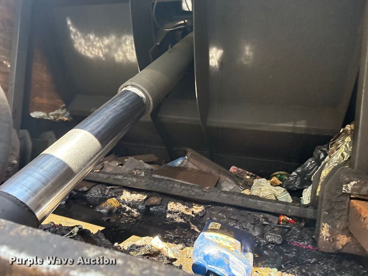 image for item EG8215 2013 Freightliner Business Class M2 refuse truck