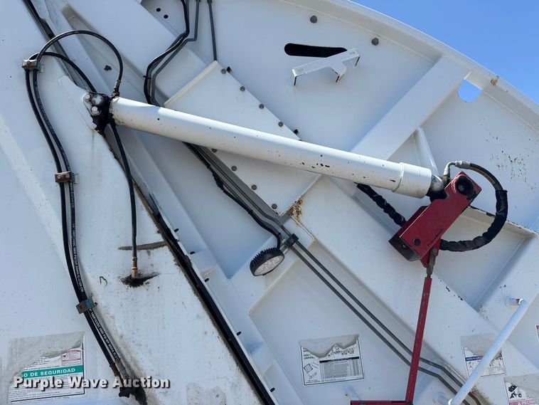 image for item EG8215 2013 Freightliner Business Class M2 refuse truck