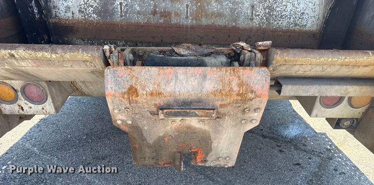 image for item EG8215 2013 Freightliner Business Class M2 refuse truck