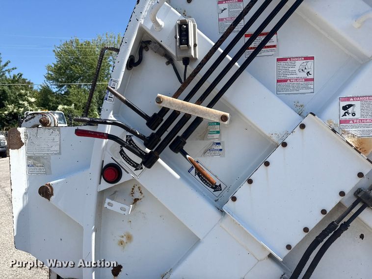 image for item EG8215 2013 Freightliner Business Class M2 refuse truck