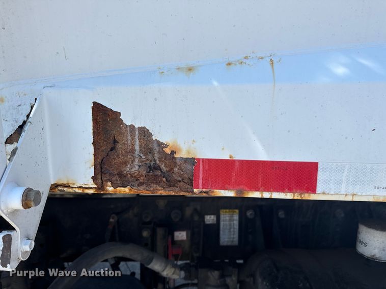 image for item EG8215 2013 Freightliner Business Class M2 refuse truck