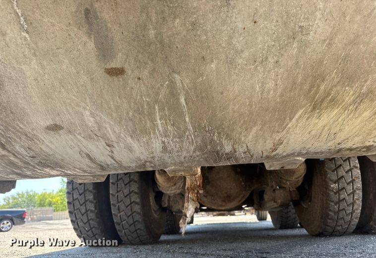 image for item EG8215 2013 Freightliner Business Class M2 refuse truck