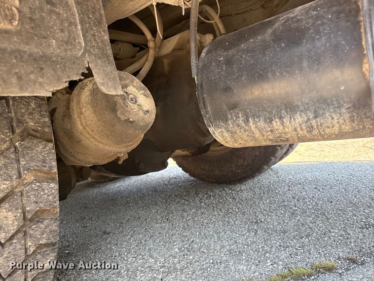 image for item EG8215 2013 Freightliner Business Class M2 refuse truck