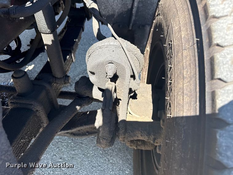 image for item EG8215 2013 Freightliner Business Class M2 refuse truck