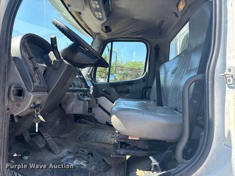 image for item EG8215 2013 Freightliner Business Class M2 refuse truck