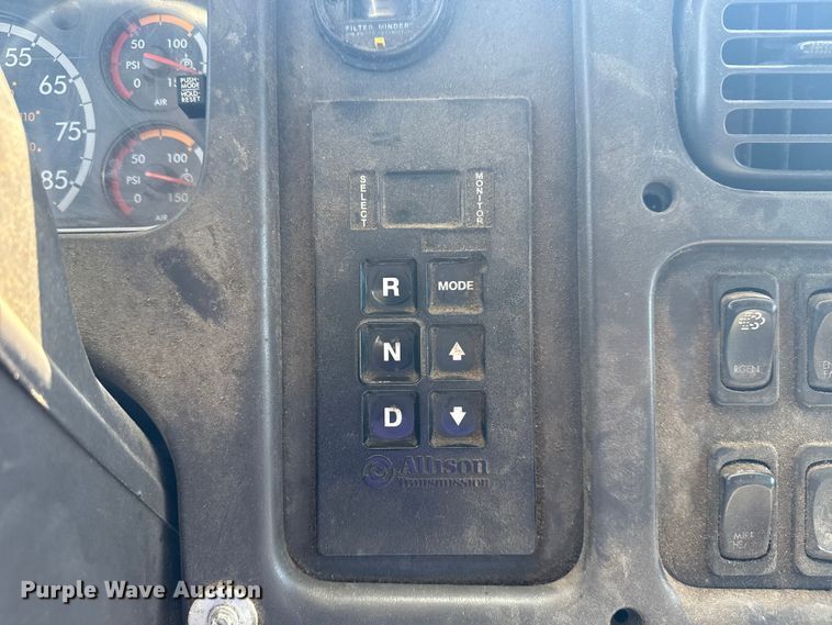 image for item EG8215 2013 Freightliner Business Class M2 refuse truck