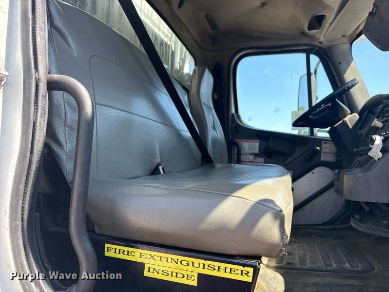 image for item EG8215 2013 Freightliner Business Class M2 refuse truck