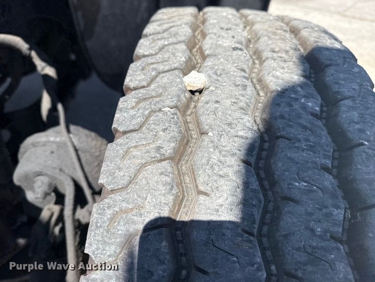 image for item EG8215 2013 Freightliner Business Class M2 refuse truck