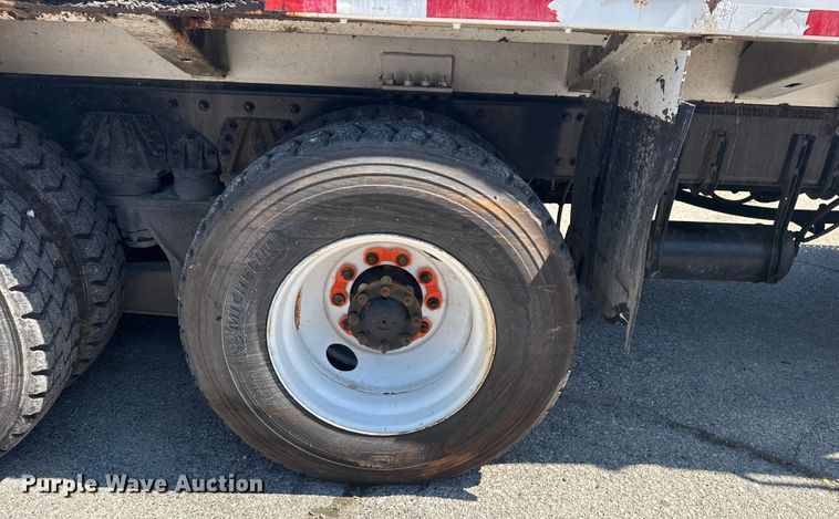 image for item EG8215 2013 Freightliner Business Class M2 refuse truck