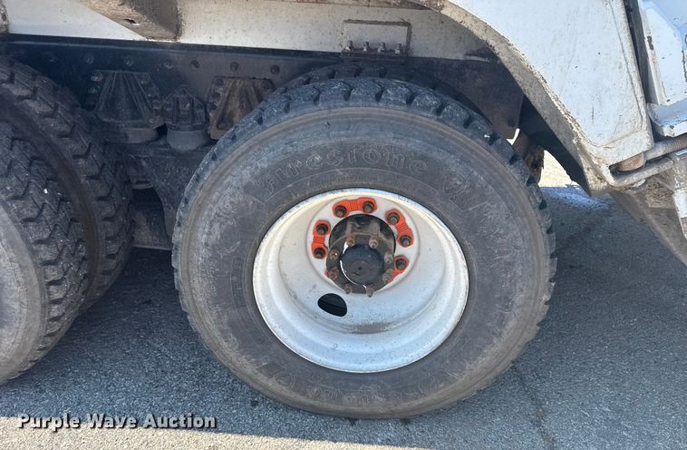 image for item EG8215 2013 Freightliner Business Class M2 refuse truck