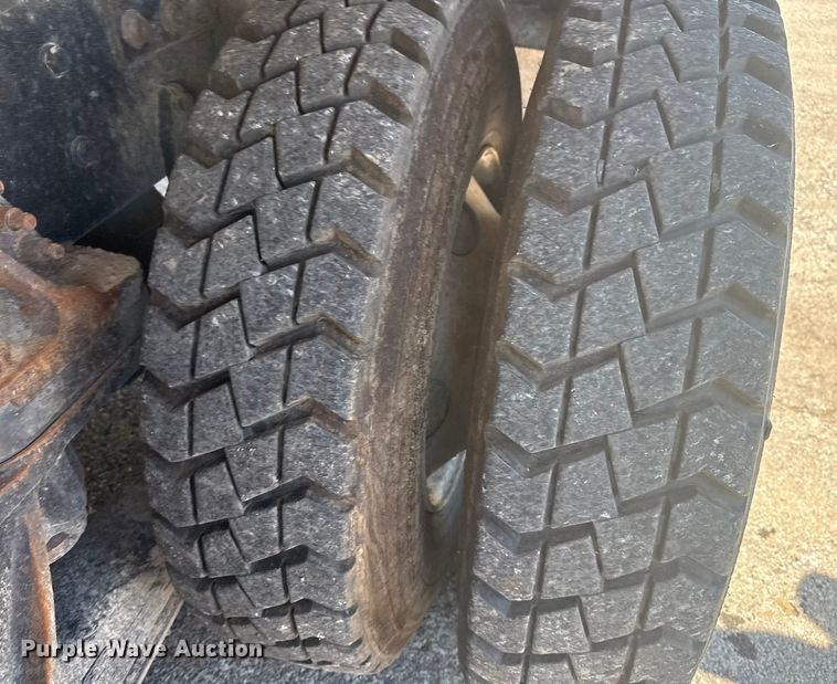 image for item EG8215 2013 Freightliner Business Class M2 refuse truck