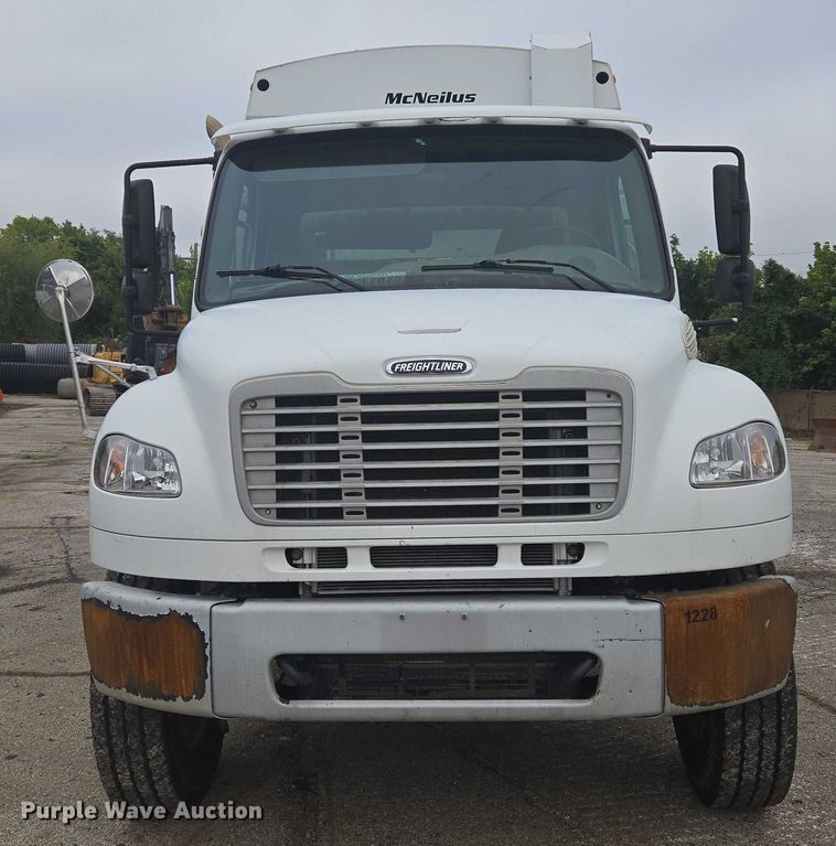 image for item EG8220 2012 Freightliner Business Class M2 refuse truck