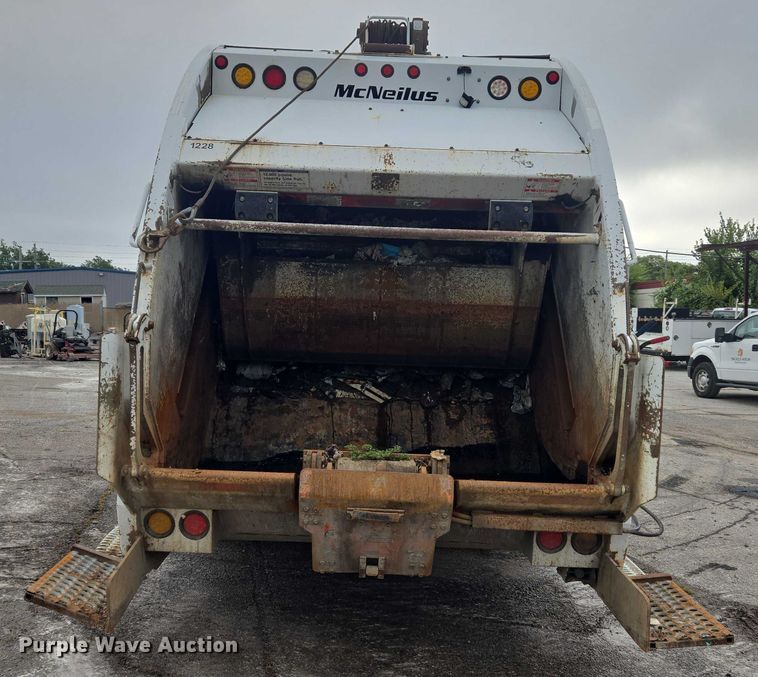 image for item EG8220 2012 Freightliner Business Class M2 refuse truck