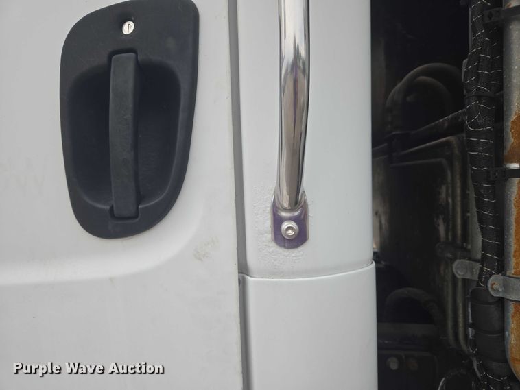 image for item EG8220 2012 Freightliner Business Class M2 refuse truck