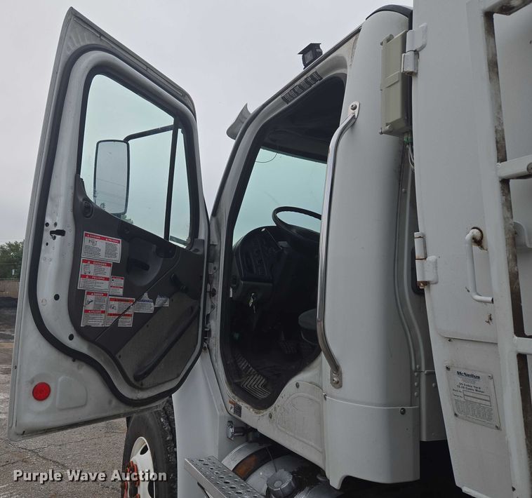 image for item EG8220 2012 Freightliner Business Class M2 refuse truck