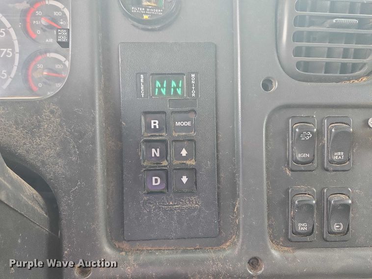 image for item EG8220 2012 Freightliner Business Class M2 refuse truck