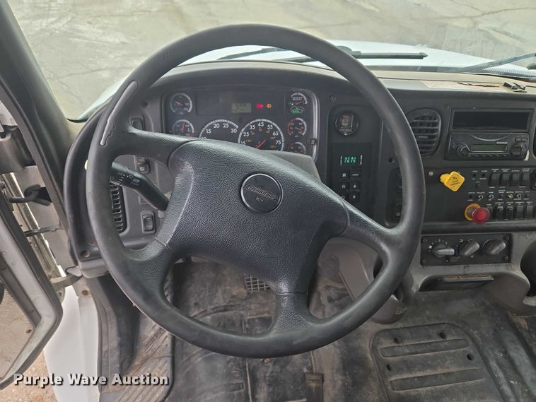 image for item EG8220 2012 Freightliner Business Class M2 refuse truck