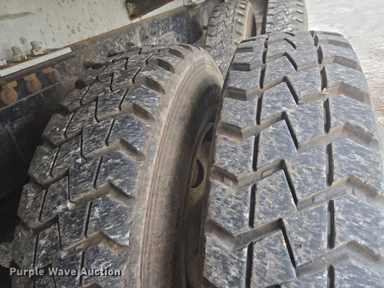 image for item EG8220 2012 Freightliner Business Class M2 refuse truck