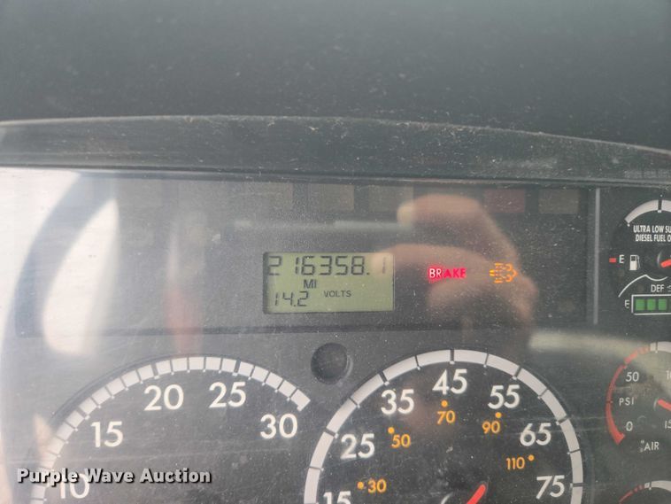 image for item EG8220 2012 Freightliner Business Class M2 refuse truck