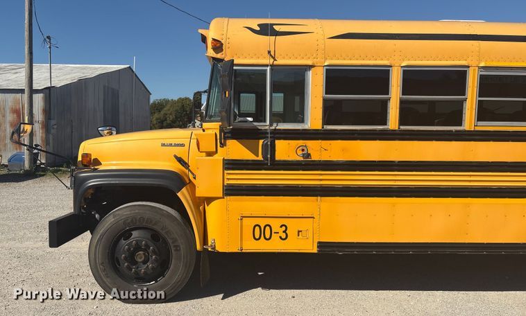 image for item EH7529 2000 BLUE BIRD B7 school bus