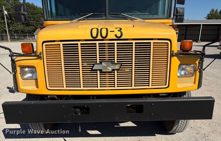 image for item EH7529 2000 BLUE BIRD B7 school bus