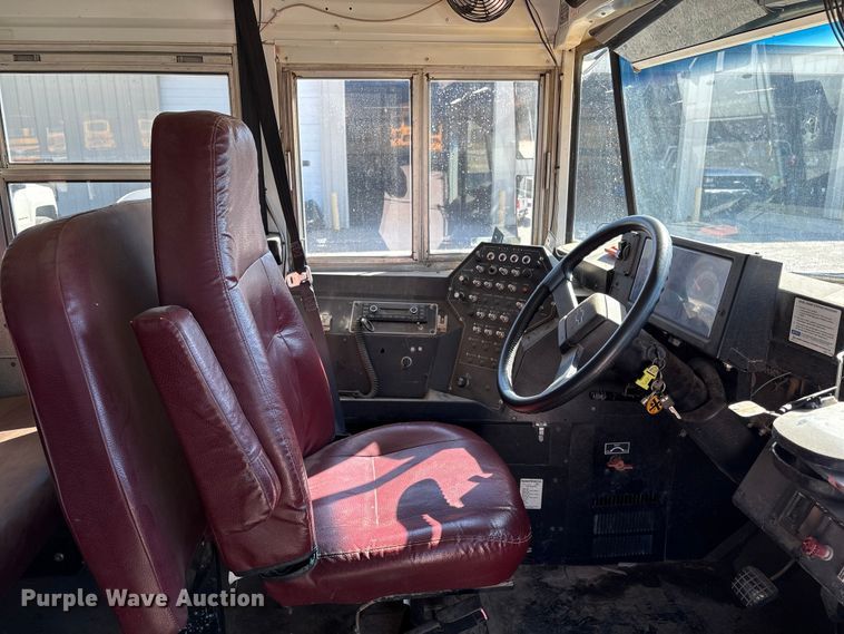 image for item EH7529 2000 BLUE BIRD B7 school bus