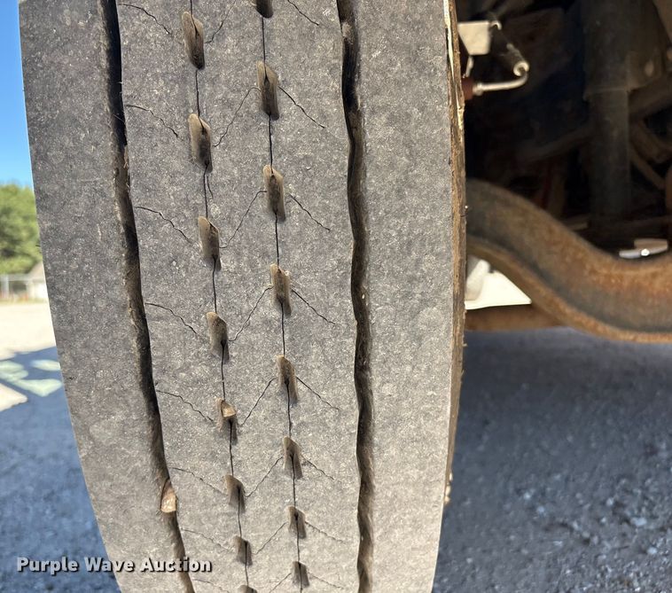 image for item EH7529 2000 BLUE BIRD B7 school bus