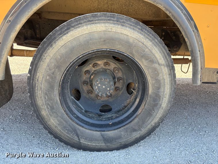 image for item EH7529 2000 BLUE BIRD B7 school bus