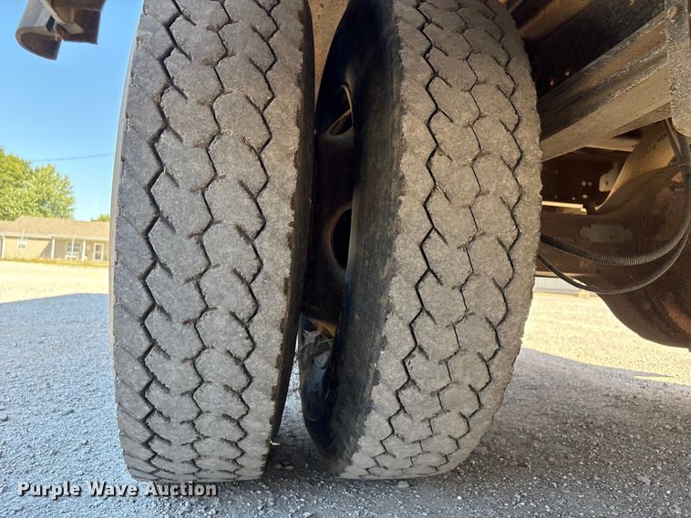 image for item EH7529 2000 BLUE BIRD B7 school bus