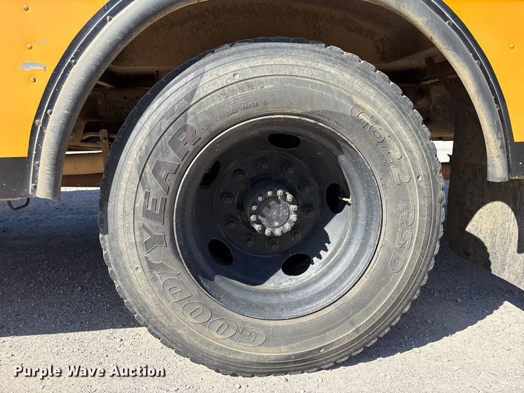 image for item EH7529 2000 BLUE BIRD B7 school bus