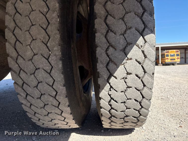 image for item EH7529 2000 BLUE BIRD B7 school bus