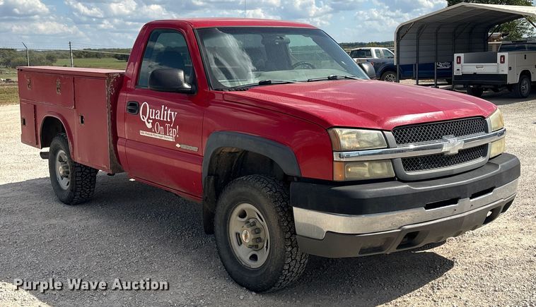 image for item EH7531 2004 Chevrolet Silverado 2500HD utility bed pickup truck