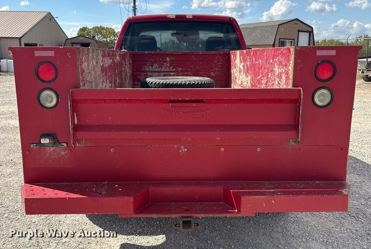 image for item EH7531 2004 Chevrolet Silverado 2500HD utility bed pickup truck