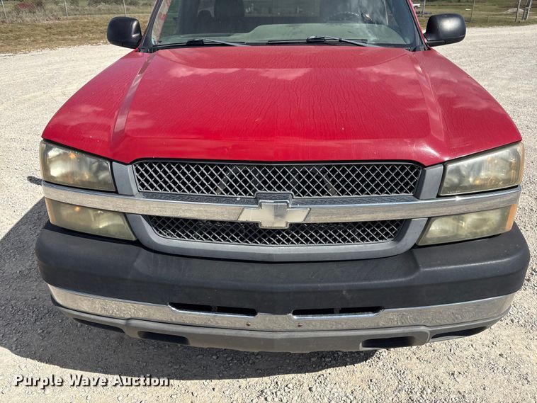 image for item EH7531 2004 Chevrolet Silverado 2500HD utility bed pickup truck