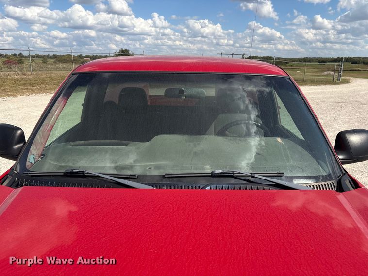 image for item EH7531 2004 Chevrolet Silverado 2500HD utility bed pickup truck