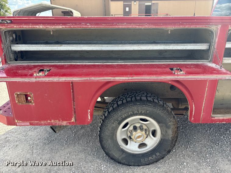 image for item EH7531 2004 Chevrolet Silverado 2500HD utility bed pickup truck