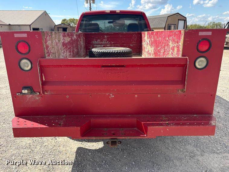 image for item EH7531 2004 Chevrolet Silverado 2500HD utility bed pickup truck