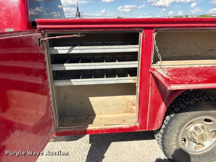 image for item EH7531 2004 Chevrolet Silverado 2500HD utility bed pickup truck