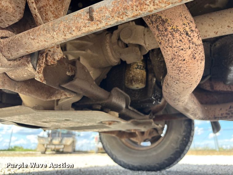 image for item EH7531 2004 Chevrolet Silverado 2500HD utility bed pickup truck