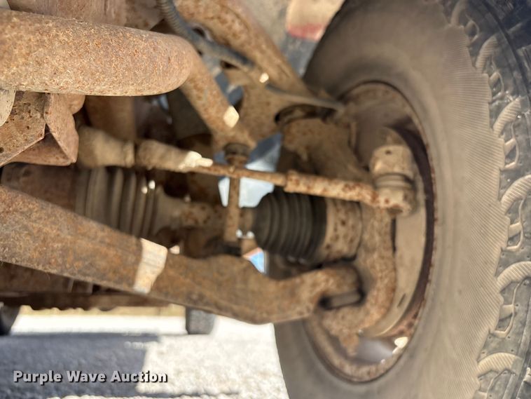 image for item EH7531 2004 Chevrolet Silverado 2500HD utility bed pickup truck