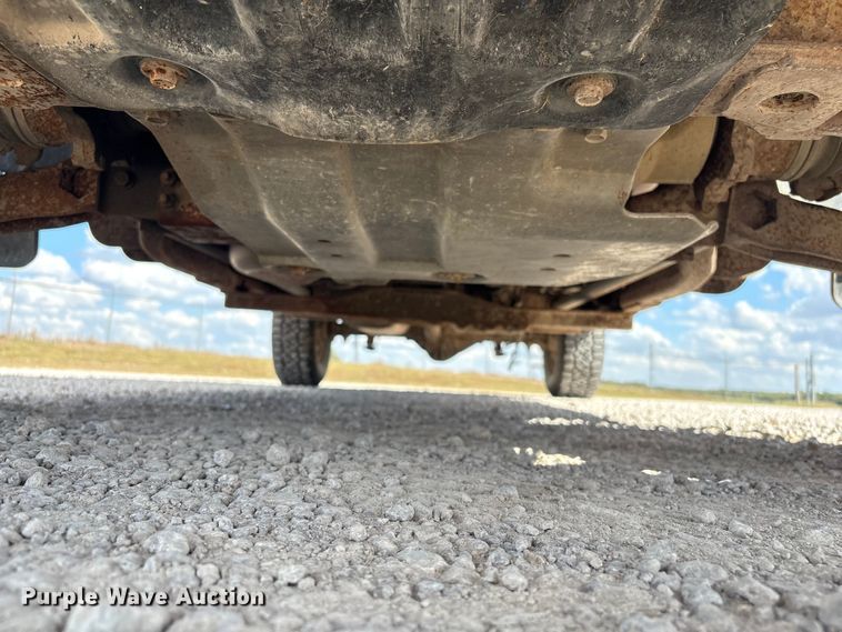 image for item EH7531 2004 Chevrolet Silverado 2500HD utility bed pickup truck