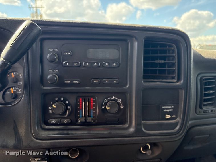 image for item EH7531 2004 Chevrolet Silverado 2500HD utility bed pickup truck