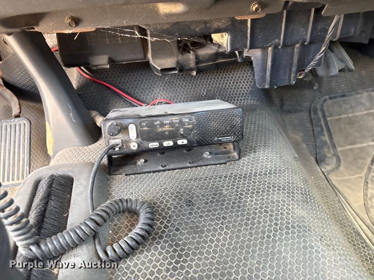 image for item EH7531 2004 Chevrolet Silverado 2500HD utility bed pickup truck